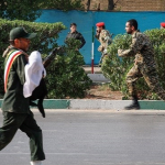 استعراض عسكري تحت النار في ايران، بالصور كيف وقع الهجوم المسلح في الأهواز؟ 1