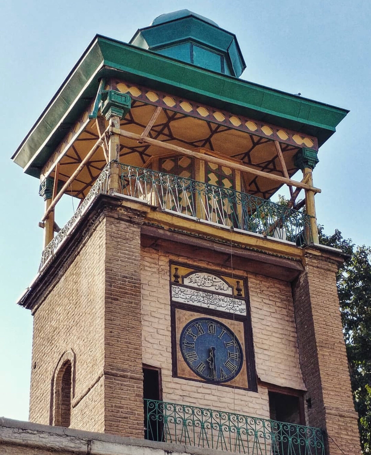 عدسة ايرانية: ساعة مسجد مشير السلطان في طهران، من اثار الحقبة القاجارية 3