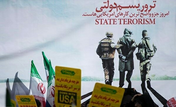 بالصور: إيران تحيي " يوم مقارعة الاستكبار" 23