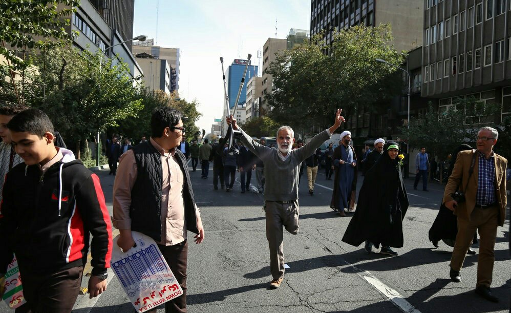 بالصور: إيران تحيي " يوم مقارعة الاستكبار" 14