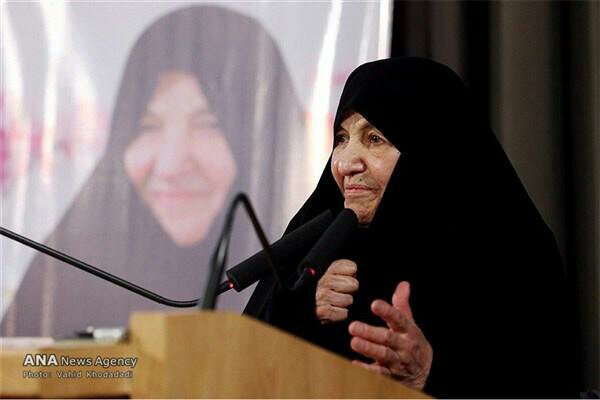 خمسة من إيران: خمس إيرانيّات من أُوّلِ النساء بمناصب سياسية في الجمهورية الإسلامية 4