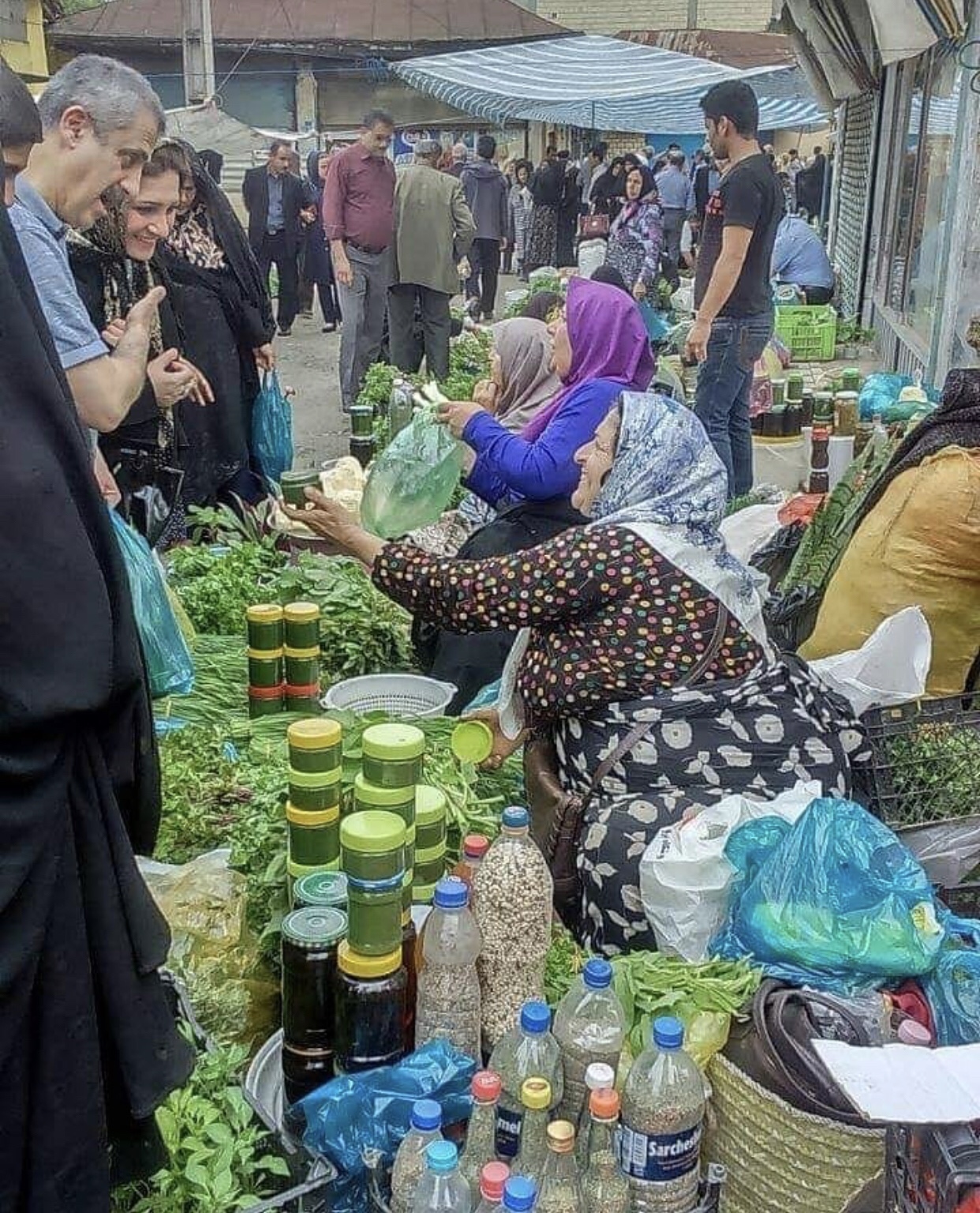 عدسة إيرانية: سوق الخضار في رشت شمالي إيران 3