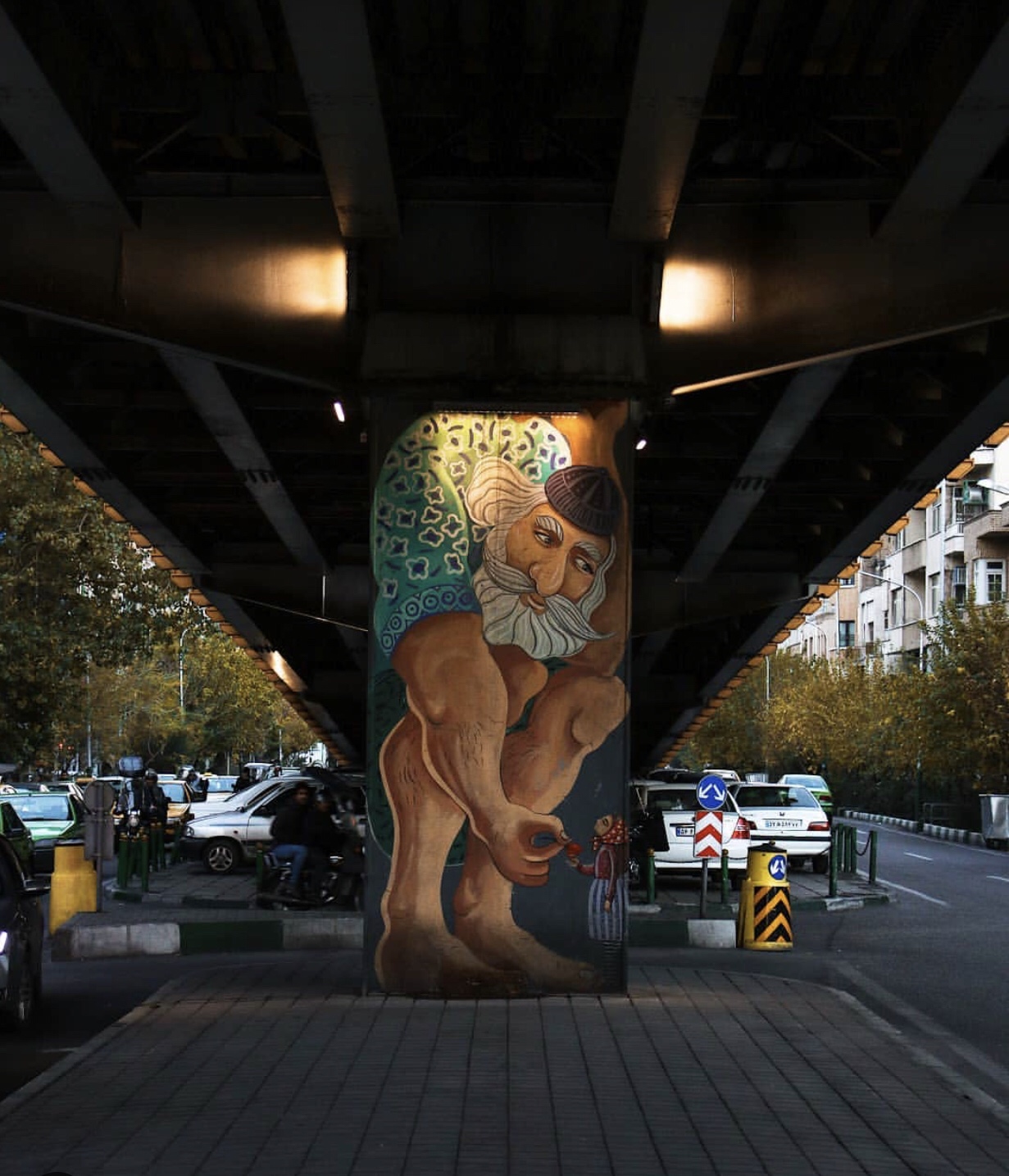 عدسة ايرانية: بطل يحمل جسرا 1