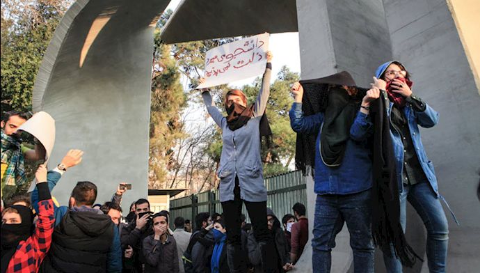شباك الأحد: مصير الطلبة المعتقلين في احتجاجات البنزين وخسائر فادحة في قطاع الإنترنت الإيراني 1